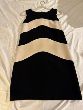 Ann Taylor Est. 1954 Black & Cream Wave Colorblock Shift Dress Sleeveless Size 6